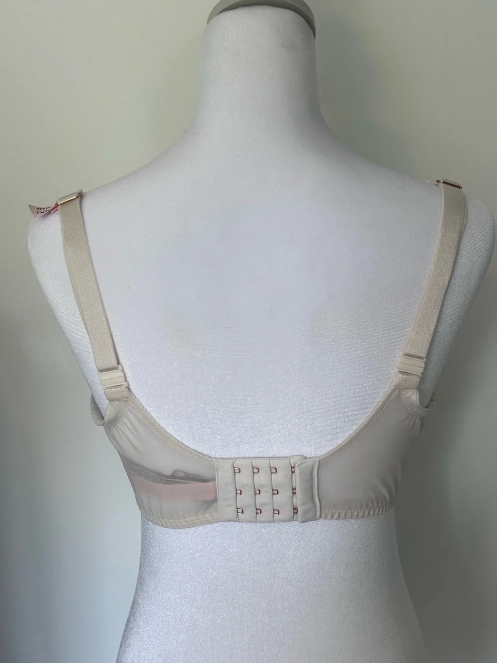 Victoria Secret Lace‎ Underwire Bra in Cream - 36G